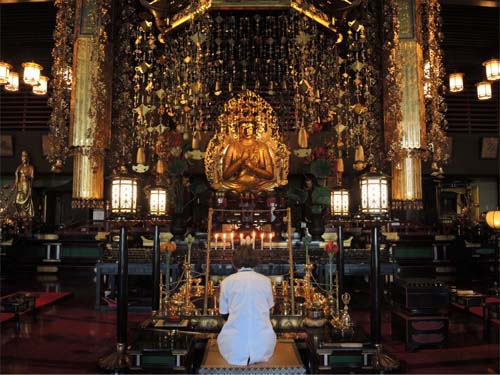 L'interno di uno dei templi